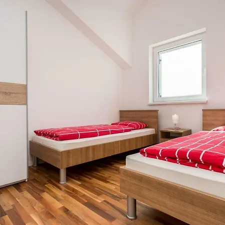 Lastro Nives Apartment *